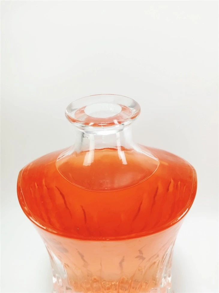 Luxury Custom Design 700ml Brandy Gin Glass Bottle With Lid Liquor Clear Glass Bottle